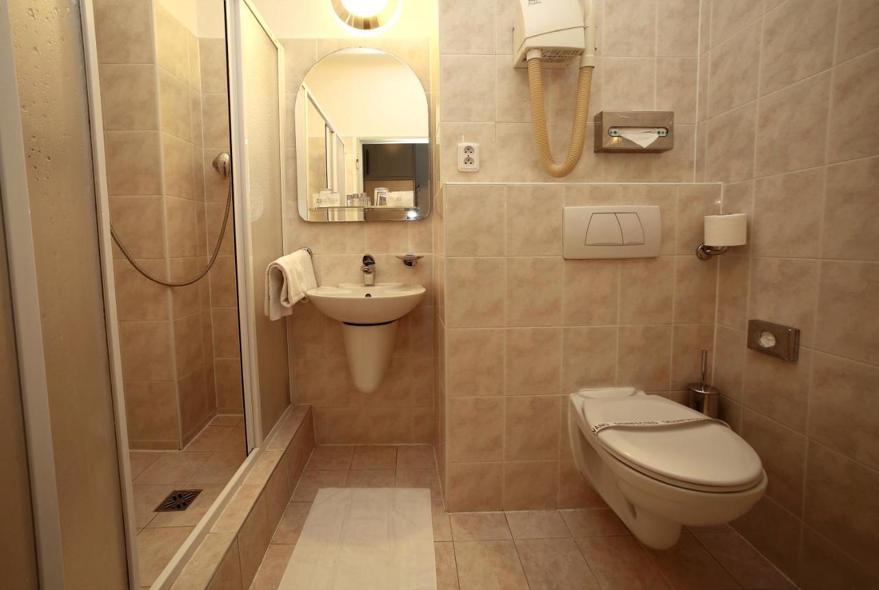 Hotel Central Plzen Luaran gambar