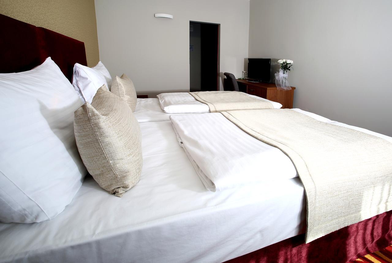 Hotel Central Plzen Luaran gambar