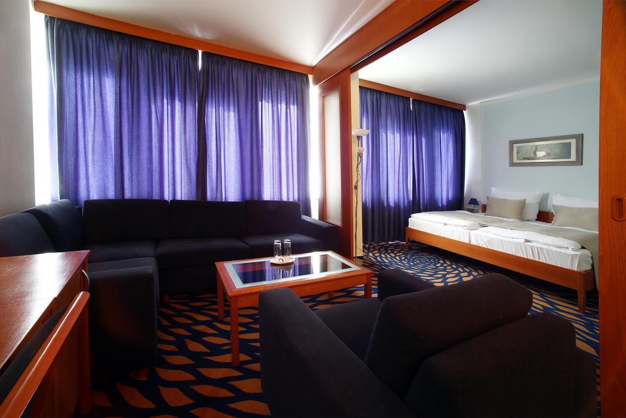 Hotel Central Plzen Luaran gambar