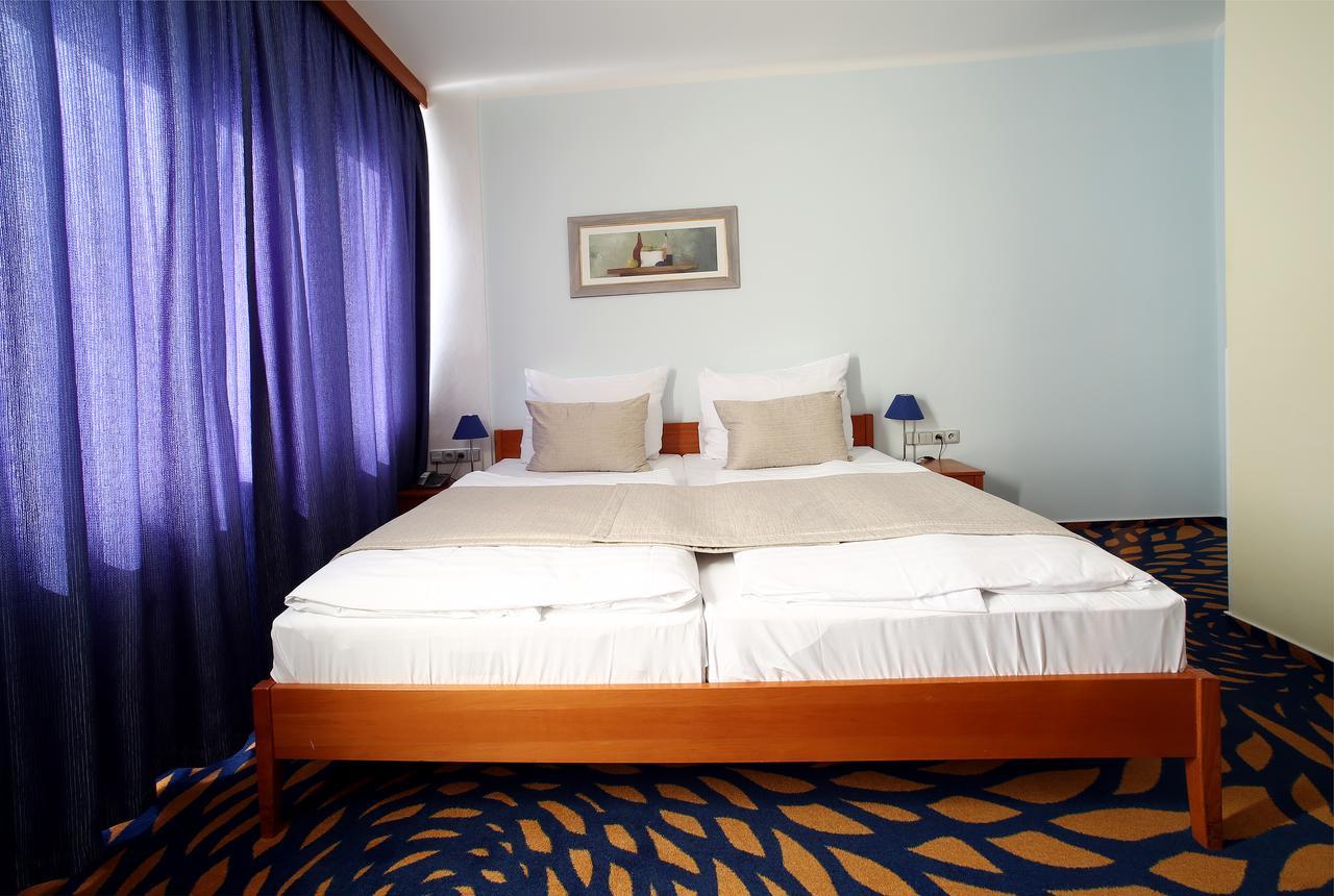 Hotel Central Plzen Luaran gambar