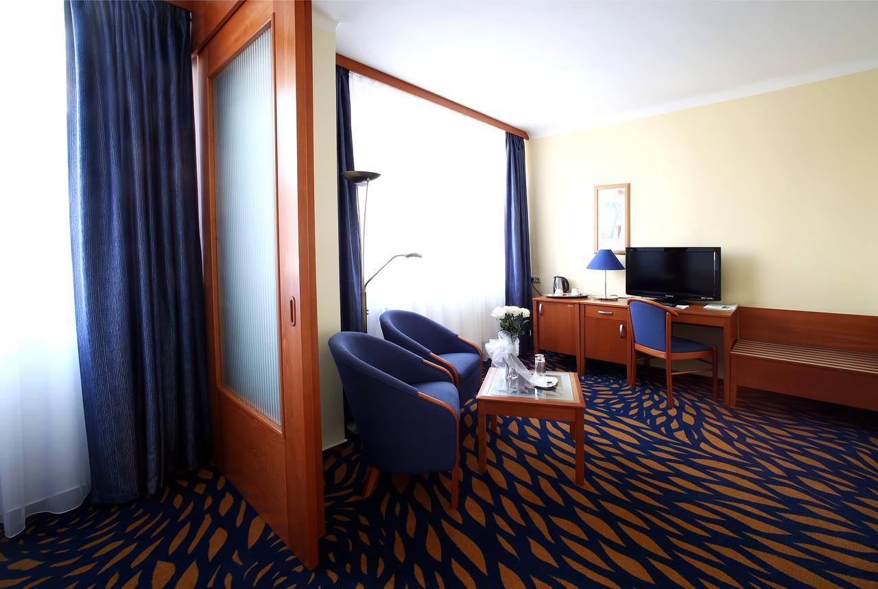 Hotel Central Plzen Luaran gambar