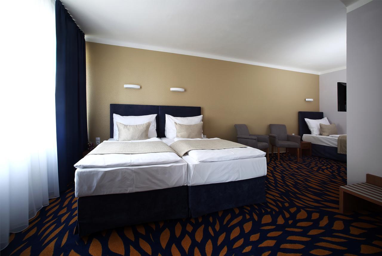 Hotel Central Plzen Luaran gambar