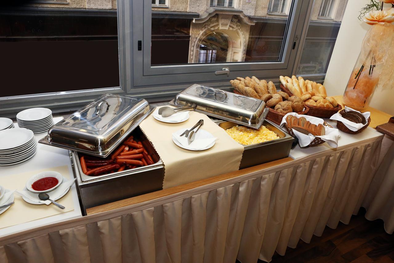Hotel Central Plzen Luaran gambar