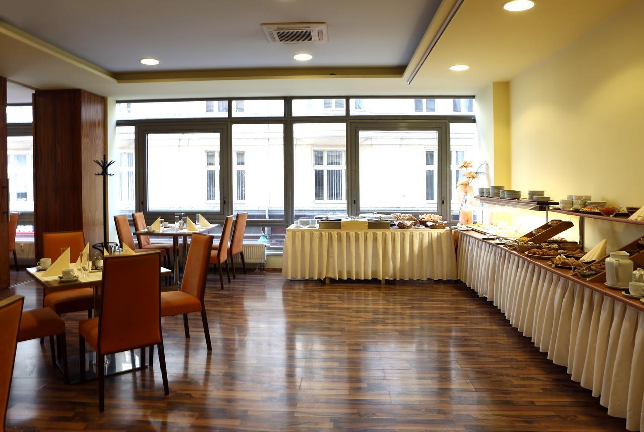 Hotel Central Plzen Luaran gambar
