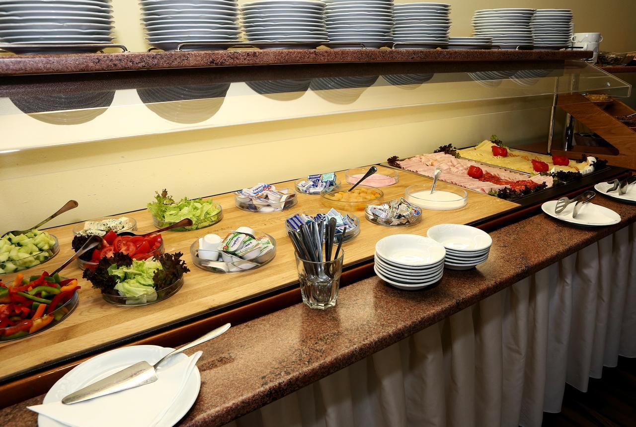 Hotel Central Plzen Luaran gambar