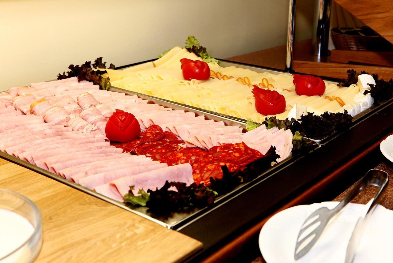 Hotel Central Plzen Luaran gambar