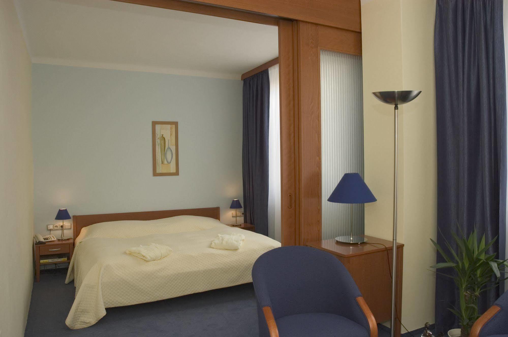 Hotel Central Plzen Luaran gambar
