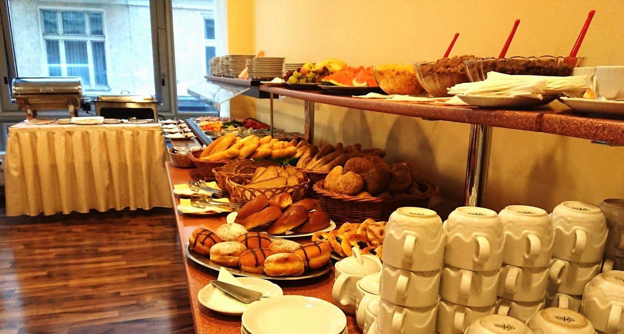 Hotel Central Plzen Luaran gambar