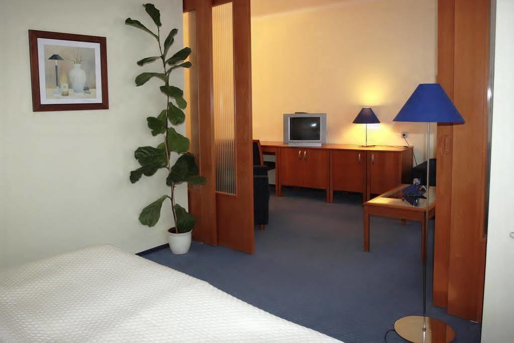 Hotel Central Plzen Luaran gambar