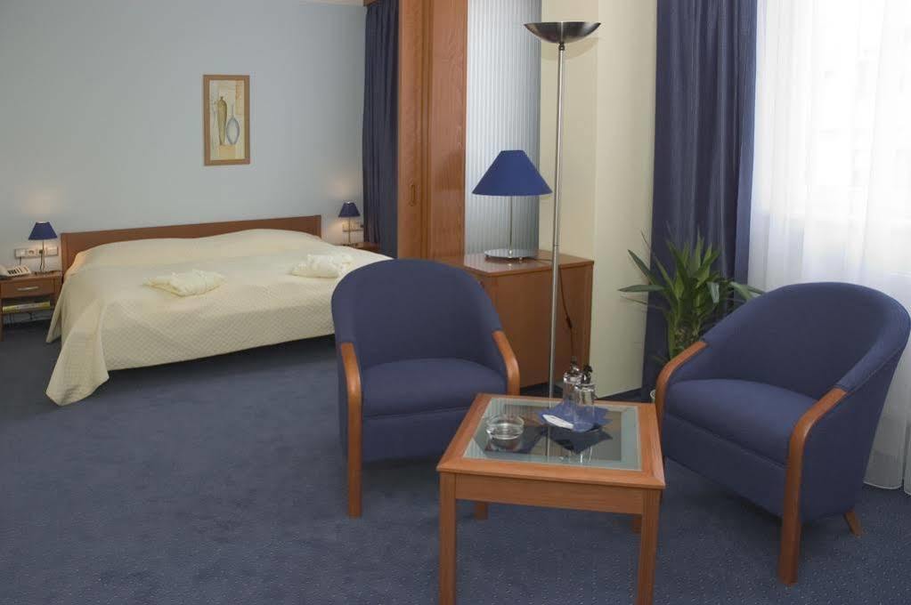 Hotel Central Plzen Luaran gambar