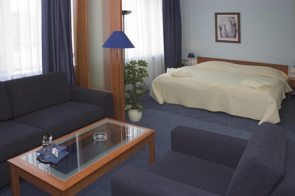 Hotel Central Plzen Luaran gambar